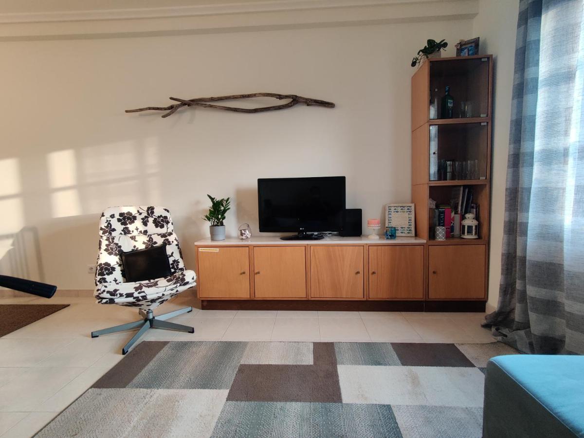 Front Apartment *